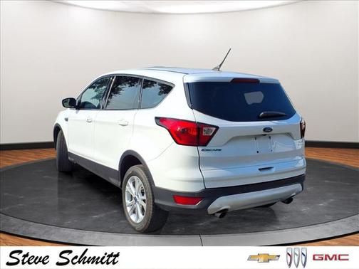 Oxford White 2019 Ford Escape SE