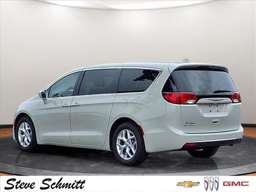Luxury White Pearlcoat 2020 Chrysler Pacifica Touring