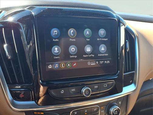 Iridescent Pearl Tricoat 2023 Chevrolet Traverse Premier