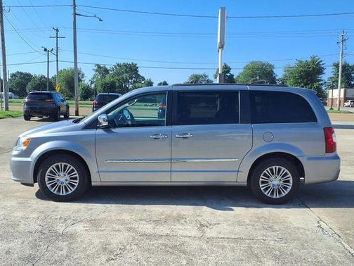 2015 Chrysler Town & Country Touring-L