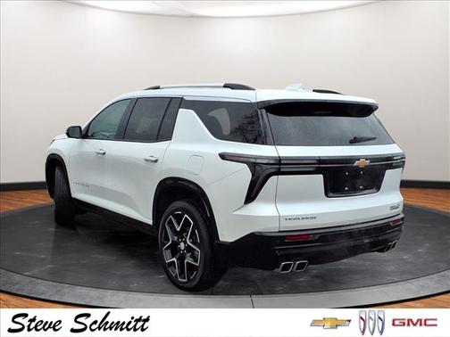 Iridescent Pearl Tricoat 2025 Chevrolet Traverse High Country