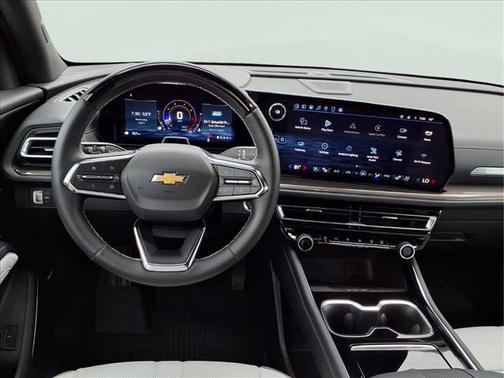 Iridescent Pearl Tricoat 2025 Chevrolet Traverse High Country