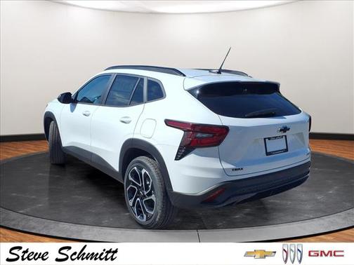 Summit White 2026 Chevrolet Trax FWD 2RS