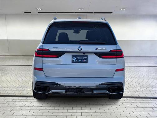 2024 BMW X7 M60i