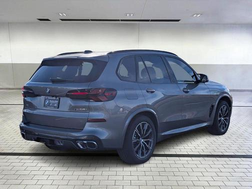 2026 BMW X5 M60i