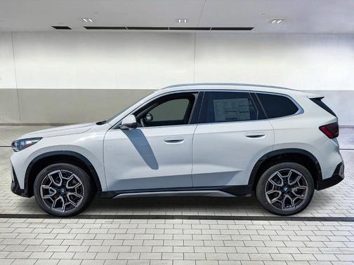 Alpine White 2025 BMW X1 xDrive28i