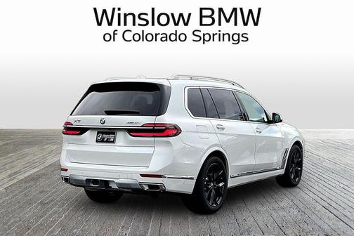 Mineral White Metallic 2026 BMW X7 xDrive40i