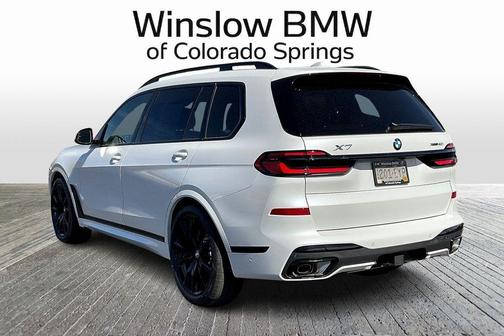 Mineral White Metallic 2026 BMW X7 xDrive40i