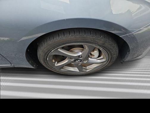 2019 Hyundai Veloster 2