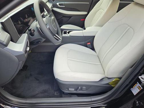 2025 Hyundai SONATA Hybrid SE