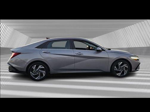 2025 Hyundai ELANTRA SEL