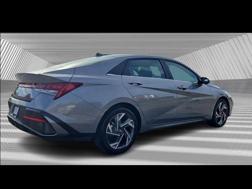 2025 Hyundai ELANTRA SEL