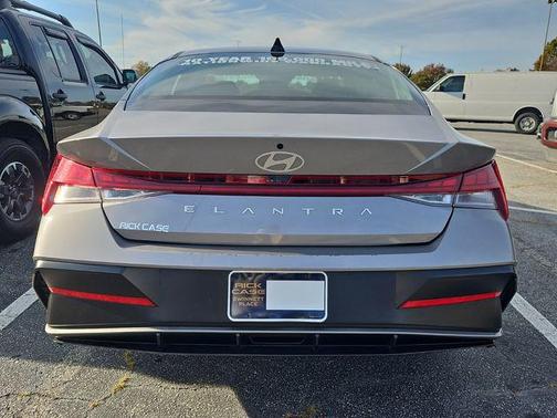 2025 Hyundai ELANTRA SEL