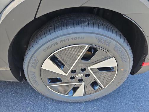 2025 Hyundai IONIQ 5 SEL