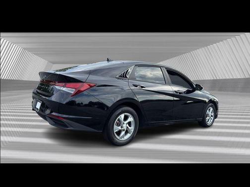 2023 Hyundai ELANTRA SE