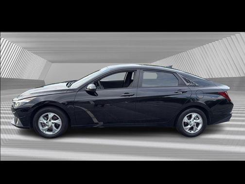 2023 Hyundai ELANTRA SE