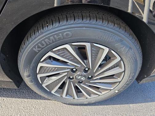 2025 Hyundai SONATA Hybrid SE