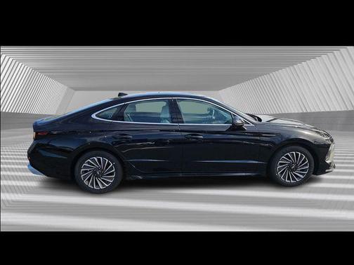 2025 Hyundai SONATA Hybrid SE