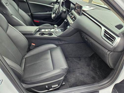 2025 Genesis G70 2.5T RWD