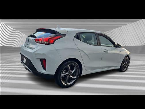2019 Hyundai Veloster 2