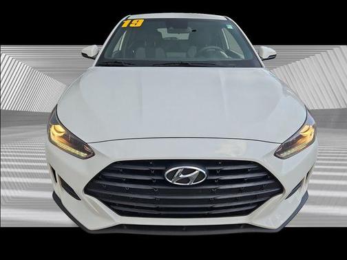 2019 Hyundai Veloster 2