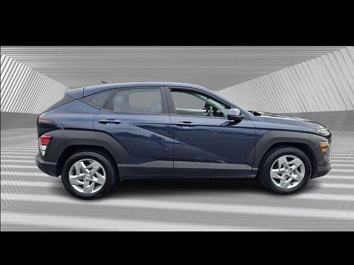 2024 Hyundai KONA SE