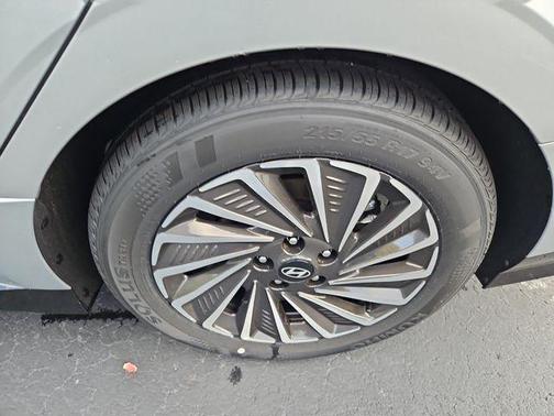 2025 Hyundai SONATA Hybrid SE