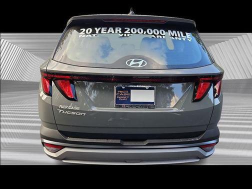 2026 Hyundai TUCSON SE
