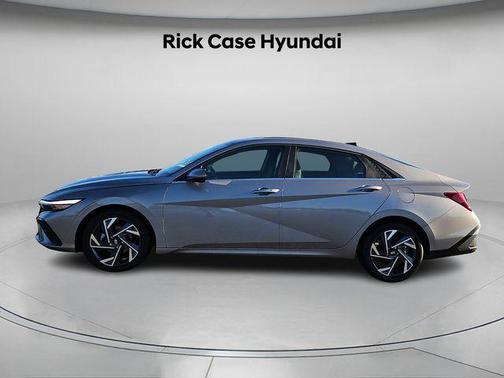 2025 Hyundai ELANTRA SEL