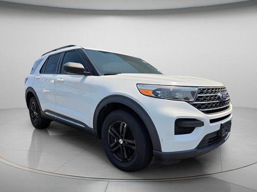 Oxford White 2020 Ford Explorer XLT