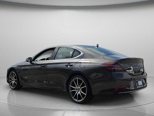 Makalu Gray 2023 Genesis G70 2.0T RWD