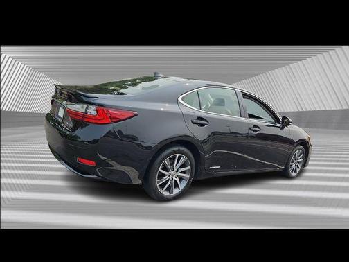 2017 Lexus ES 300h Base