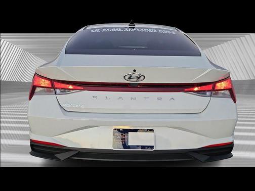 2022 Hyundai ELANTRA SE