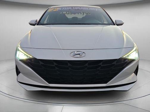 2022 Hyundai ELANTRA SE