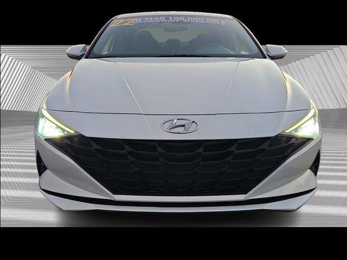 2022 Hyundai ELANTRA SE