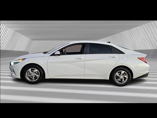 2022 Hyundai ELANTRA SE