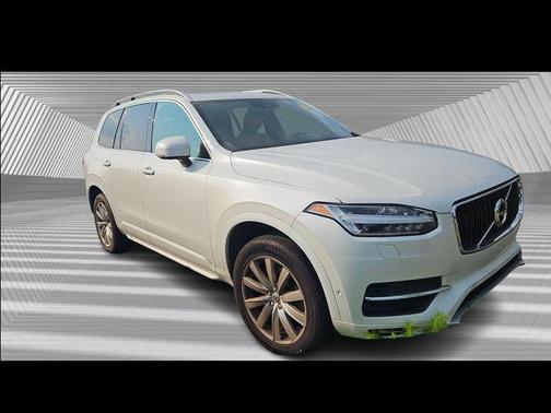 2016 Volvo XC90 T6 Momentum