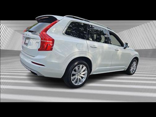 2016 Volvo XC90 T6 Momentum