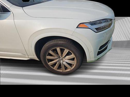 2016 Volvo XC90 T6 Momentum