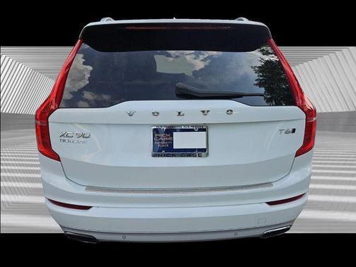 2016 Volvo XC90 T6 Momentum
