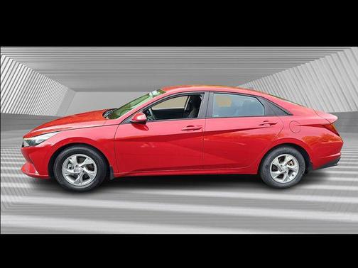 2022 Hyundai ELANTRA SE