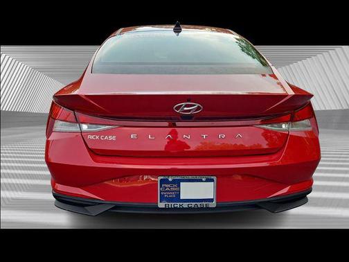 2022 Hyundai ELANTRA SE