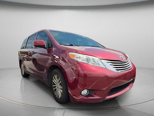 Salsa Red Pearl 2015 Toyota Sienna XLE