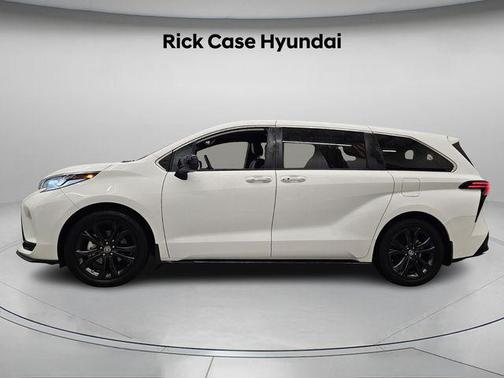 2022 Toyota Sienna XSE 7 Passenger