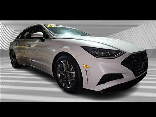 2022 Hyundai SONATA SEL