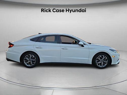2022 Hyundai SONATA SEL