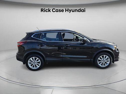 2022 Nissan Rogue Sport SV