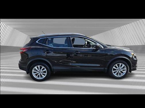 2022 Nissan Rogue Sport SV