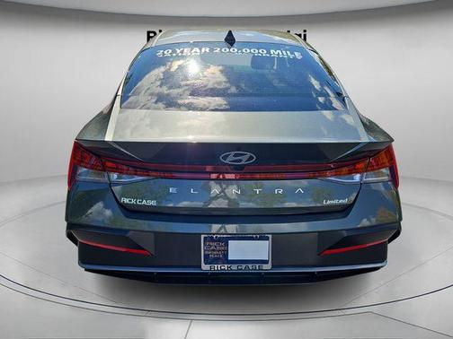 2025 Hyundai ELANTRA Limited