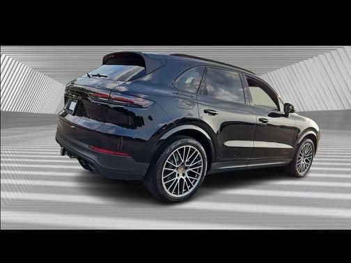 2023 Porsche Cayenne Platinum Edition